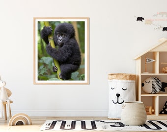 赤ちゃんゴリラのプリント：野生動物をテーマにした子供部屋アート