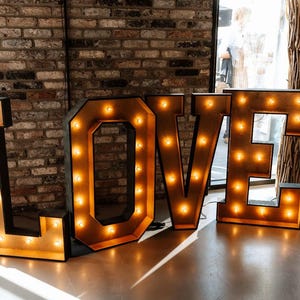 VERLEIH / Miete Hochzeit XXL LOVE Letter Buchstaben aus Holz mit Beleuchtung
