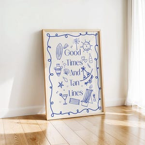 Impressão de "Good Times and Tan Lines", arte de parede moderna de cowgirl costeira, pôster de tipografia azul, decoração estética de casa de praia, arte de verão feminina e fofa