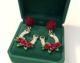 Kentucky Derby Horseshoe Rose Earrings Lucky Gold Horseshoe Floral Drop Derby Day Jewelry Horse Racing Fashion Southern Belle Gift 2026