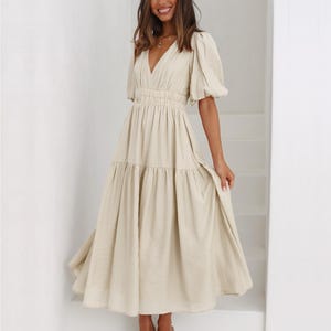 Puff Ärmel Tiered Midi Kleid Frauen | Cottagecore V-Ausschnitt fließendes Partykleid | Romantisches Sommerkleid Bild 5