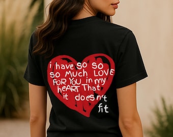 Unisex kledingstuk geverfd hart liefde T-shirt, romantisch cadeau, leuk paar T-shirt, hart citaat shirt, handgetekende emotionele graphic T-shirt, valentijnscadeau