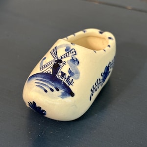 Vintage Delft Blue Holland Ceramic Clog – Miniature Wooden Shoe Souvenir – Windmill Hand-Painted – Dutch Pottery Collectible