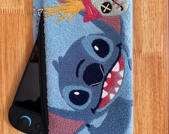 ディズニー公式ライセンス商品 スティッチ Nintendo Switch 2 キャリングケース | クッション付きぬいぐるみ保護ポーチ | かわいいトラベルスリーブ