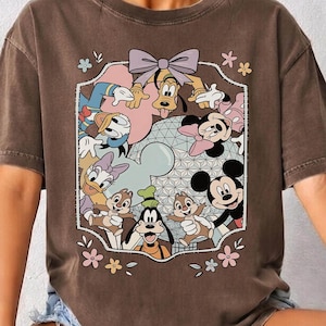 Komfortfarben Retro kokette Schleife Disney Epcot Mickey und Freunde T-Shirt, Disney Trip Shirts, Epcot World Tour 1982 T-Shirt, Disneyworld Shirt Bild 1