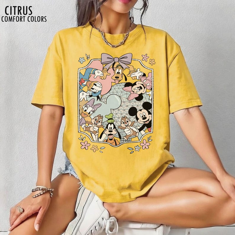 Komfortfarben Retro kokette Schleife Disney Epcot Mickey und Freunde T-Shirt, Disney Trip Shirts, Epcot World Tour 1982 T-Shirt, Disneyworld Shirt Bild 8