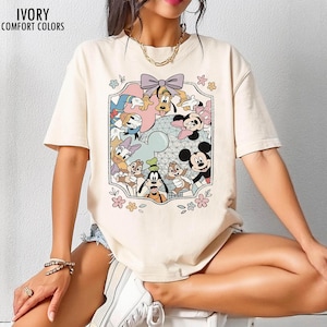 Komfortfarben Retro kokette Schleife Disney Epcot Mickey und Freunde T-Shirt, Disney Trip Shirts, Epcot World Tour 1982 T-Shirt, Disneyworld Shirt Bild 3