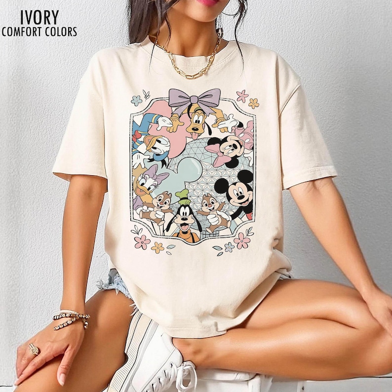 Komfortfarben Retro kokette Schleife Disney Epcot Mickey und Freunde T-Shirt, Disney Trip Shirts, Epcot World Tour 1982 T-Shirt, Disneyworld Shirt Bild 3