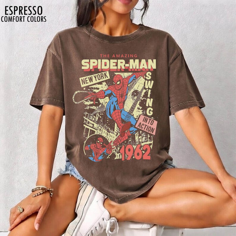 K&ouml;nnte beinhalten: Ein Set aus drei Keramikbechern mit gesprenkelter, matter Oberfl&auml;che. Die Becher sind in Creme-, Hellgrau- und Dunkelgraut&ouml;nen gehalten. Jeder Becher hat ein schlichtes, minimalistisches Design.