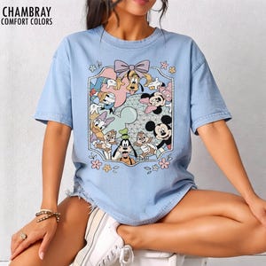 Komfortfarben Retro kokette Schleife Disney Epcot Mickey und Freunde T-Shirt, Disney Trip Shirts, Epcot World Tour 1982 T-Shirt, Disneyworld Shirt Bild 5