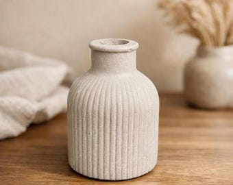 Grooved concrete vase | Modern textured decorative vase | Minimalist flower vase | Concrete decor | Handmade home accessory