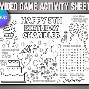 Op de afbeelding: Zwart-wit video game activiteit blad voor een 5e verjaardag. Het blad bevat een woordzoeker, een taart versier activiteit en een ballon tel spel. Tekst bevat "Happy 5th Birthday Chandler".
