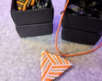 Collar con colgante de punto peyote con cuentas hecho a mano *Rayas*