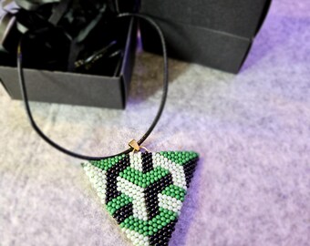 Collar con colgante de punto peyote con cuentas hecho a mano *Formas*