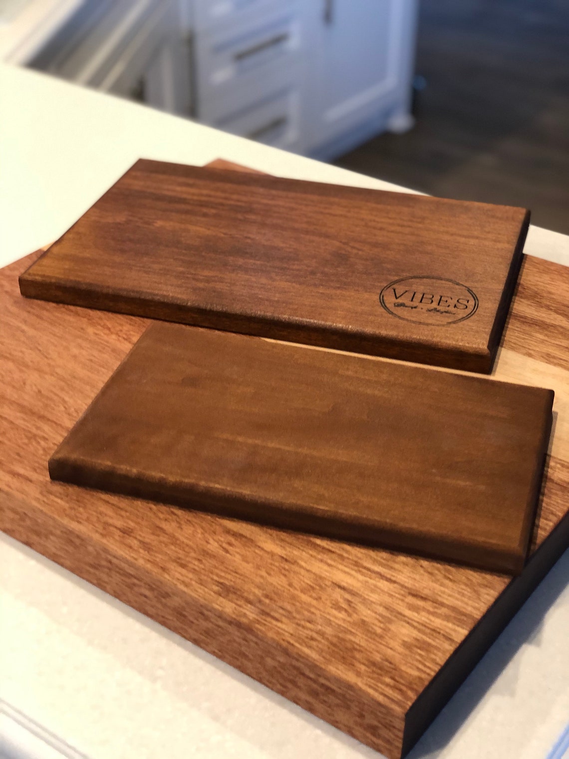 Tabla de charcutería de madera hecha a mano con Etsy