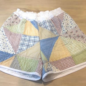 Pantalones cortos acolchados reciclados: ropa de estar por casa de algodón con patchwork estilo bohemio, talla grande