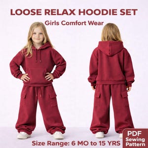 Puede incluir: Un conjunto de sudadera con capucha holgada y relajada de color burdeos para niñas. El conjunto incluye una sudadera con capucha y pantalones cargo. El texto de la imagen dice: "LOOSE RELAX HOODIE SET Girls Comfort Wear Size Range: 6 MO to 15 YRS PDF Sewing Pattern."