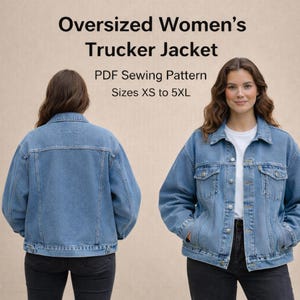 Puede incluir: Chaqueta vaquera azul claro, vista frontal y trasera. La chaqueta tiene un cuello cl&aacute;sico, cierres de bot&oacute;n y bolsillos. El texto "Oversized Women's Trucker Jacket" y "PDF Sewing Pattern Sizes XS to 5XL" se muestra en la parte superior.