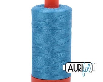 Aurifil Make 50wt - 1320 Bright Teal / Light Turquoise - Fil à coudre, fil patchwork, fil quilting - 1300 m - bobine orange