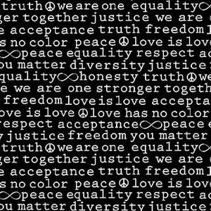 Könnte beinhalten: Ein schwarz-weißes Grafikdesign mit den Worten "truth", "equality", "justice", "freedom", "peace", "love", "respect", "acceptance", "diversity" und "we are one", die in einem Muster wiederholt werden. Die Grafik enthält auch das Friedenssymbol und das Unendlichkeitszeichen.