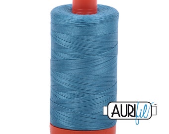 Aurifil Make 50wt - 2815- Teal / Türkis - Nähgarn, Patchworkgarn, Quiltgarn - 1300m - orangene Spule