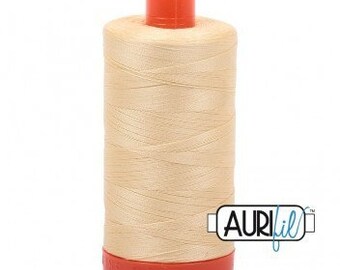 Aurifil Mako 50wt - 2105 Champagne - filo per cucire, filo patchwork, filo per quilting - 1300 m - bobina arancione