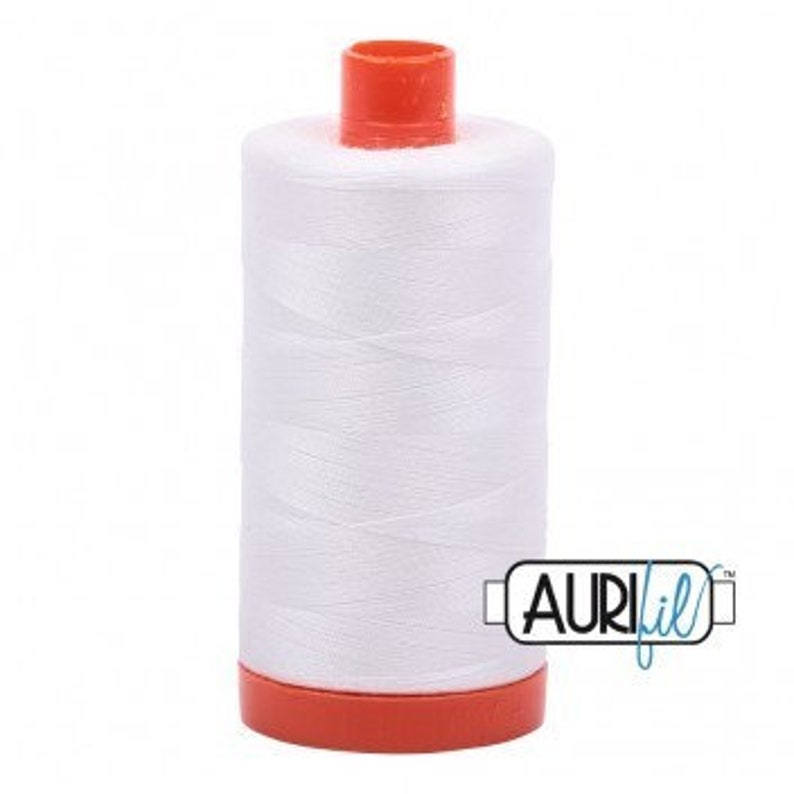 Aurifil Mako 50wt 2021 Blanc Naturel / Blanc Naturel fil à coudre, fil patchwork, fil quilting 1300 m bobine orange image 1