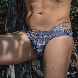 Bañador slip extragrande con estampado de serpiente para hombre