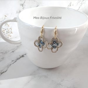 Pendientes de encaje de frivolité – Trébol de cuatro hojas – Cuentas azules – Hechos a mano – Joyas románticas – Envío desde Francia