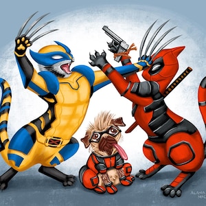 Puede incluir: Un gato amarillo y azul vestido como Wolverine, un gato rojo vestido como Deadpool y un pug vestido como Deadpool están luchando. El gato Wolverine está sosteniendo una espada y el gato Deadpool está sosteniendo una pistola. El pug lleva un traje rojo y negro con una máscara.