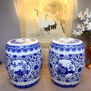 Blå & vit porslinsbehållare med lock • Chinoiserie ingefärsburk sidobord • Dekorativ förvaringsburk med gummipackning • Blommig fågelmönster