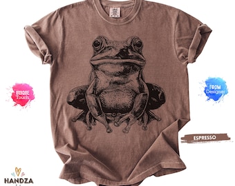 Comfort Colors® Frog Shirt, Vintage Toad Graphic Tee, Rustic Nature Unisex Top, Cottagecore Wildlife Shirt, Amphibian Lover Gift