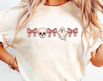 Camisa de Halloween con lazos femeninos rosas Comfort Colors®, camisa de Halloween con cara de esqueleto, camisa espeluznante de Halloween, camisa de Halloween con fantasma, camisa de fantasma lindo