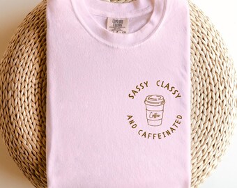 Sassy Classy Cafeïnevrij Comfort Colors-shirt: cadeau voor koffieliefhebber