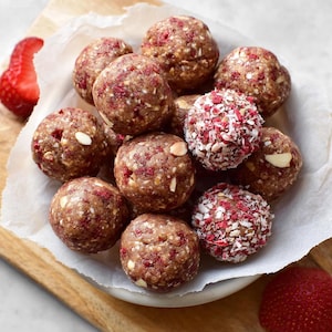 BESTE RECEPT voor energiebites van aardbeien-cashewnoten | Gezonde snack zonder bakken | Directe digitale download pdf