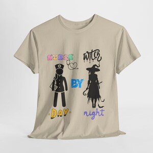 Verpleegster overdag, heks 's nachts T-shirt, grappig verpleegsters T-shirt, verpleegsters T-shirt van katoen, gratis verzending vanuit de VS, katoenen shirt met grafische print, Halloween verpleegsters T-shirt