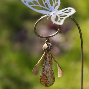 Rustic Rusty Metal Snowdrop Garden Stake - Outdoor Yard Art Sculpture.