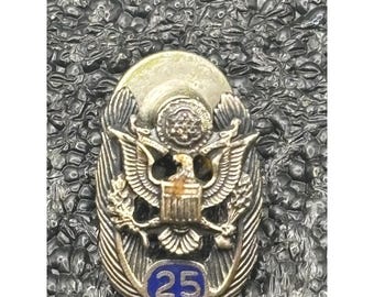 Vintage US Military Enlisted Service Pin 25 Year Eagle Emblem Blue Enamel
