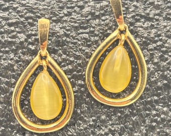 Vintage Gold Tone Cat's Eye Teardrop Drop Earrings 1980s Pear Frame