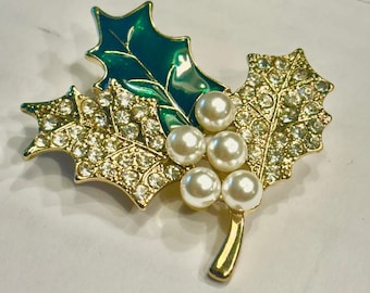 Anne Klein Gold T Holly Leaf Brooch Pin Faux Pearl Berries Rhinestones Christmas