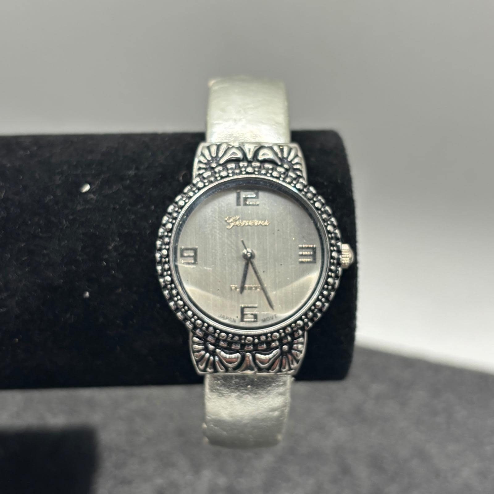 Vintage 2006 Geneva‎ Women\'s 39mm Quartz Watch Japan Movt Crystal Bezel Geneva Quartz Watch Japan Movt - Etsy main image 4