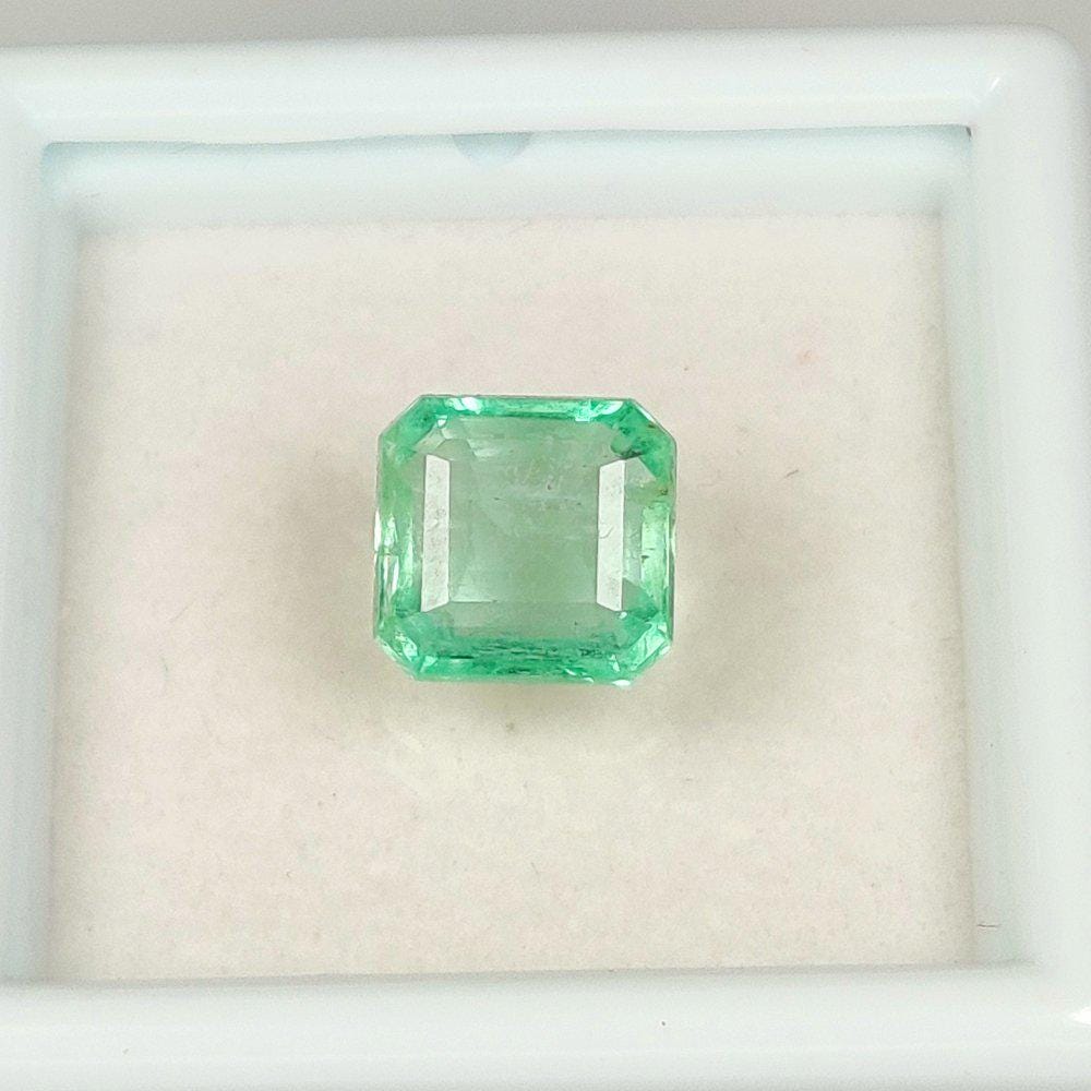Pierre Émeraude Naturelle Brésilienne 0,33 Ct – Certifiée IGI (Transparente)