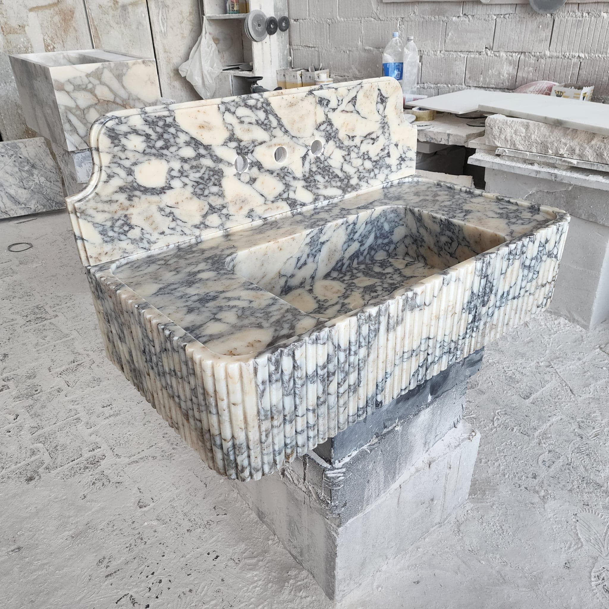 Handmade Calacatta Marble Sink: Ribbed 42