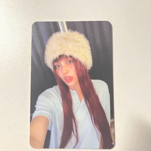 Tarjeta fotográfica oficial "Qué dulce" de Hyein NewJeans