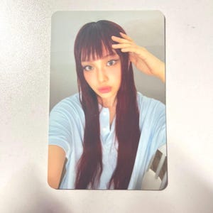 Tarjeta fotográfica oficial "Qué dulce" de Hyein NewJeans