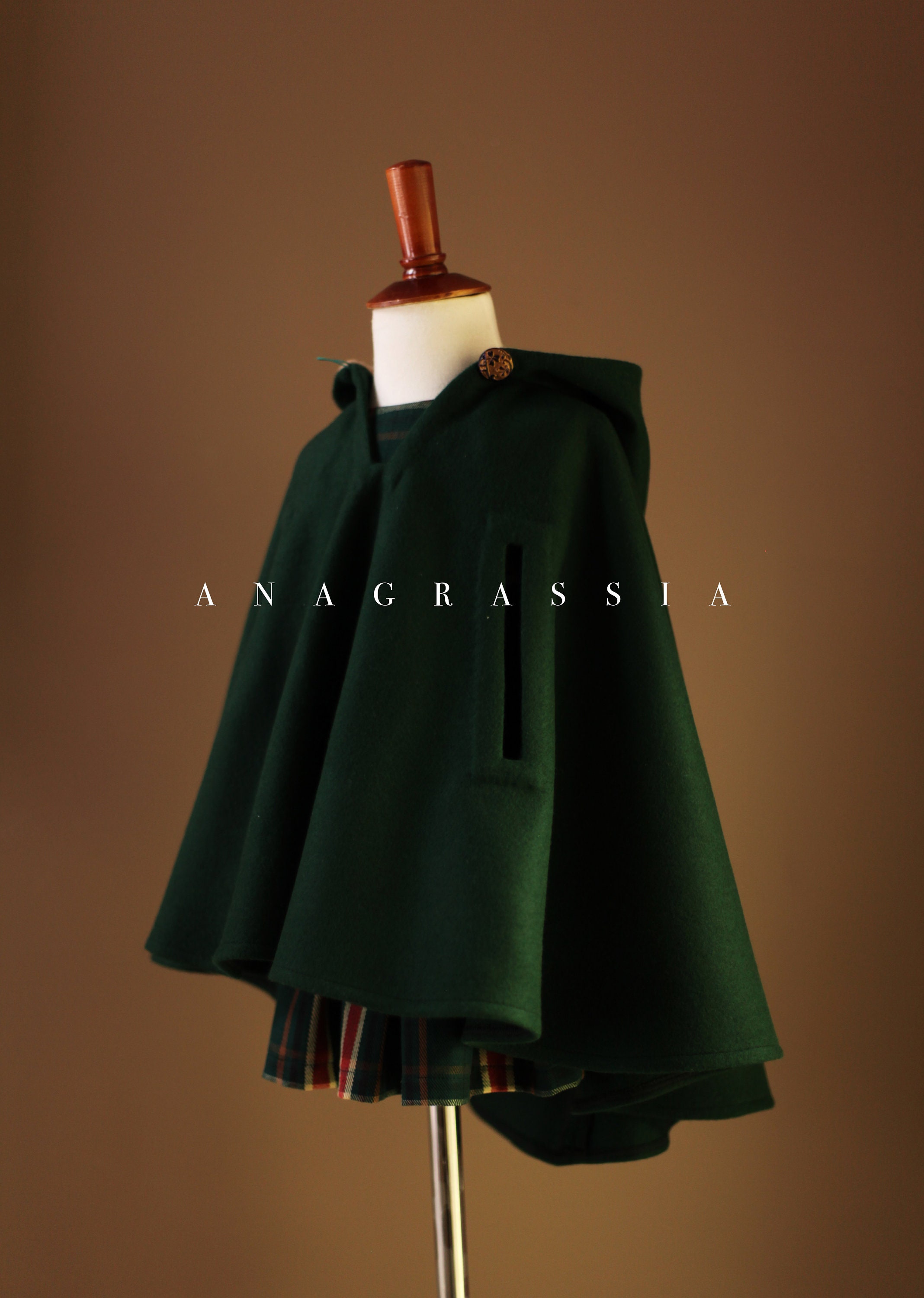 A N A G R A S S I A Womens Wool Cape