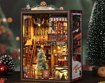 Maison De Poupée Miniature Bois Rolife Maison De Poupée De Noël Maison Pain D'Épices Kit DIY Miniature En Bois Modèle De Maison Décoration De Noël Cadeau Créatif Pour Adultes Et Adolescents Maison