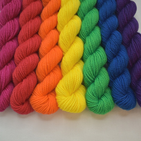 Mini-écheveaux arc-en-ciel - Lot de 7 - Fil épais pour chaussettes teints à la main - 100 % laine mérinos Superwash