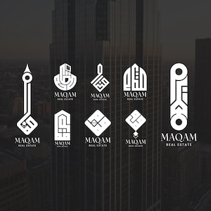Puede incluir: Una colección de ocho diseños de logotipos gráficos blancos para Maqam Real Estate, con formas geométricas y caligráficas estilizadas dispuestas en dos filas sobre un fondo urbano oscuro y borroso con rascacielos.