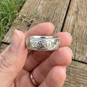 Handgraverad silvervigselring, vintage blommigränring